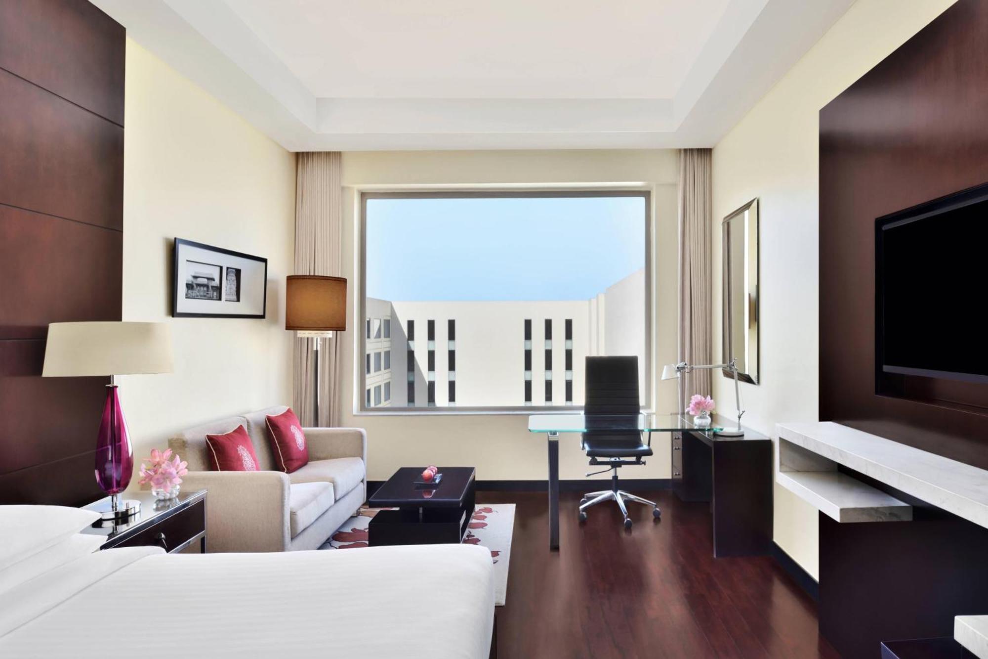 Jaipur Marriott Hotel Luaran gambar A typical room at the hotel