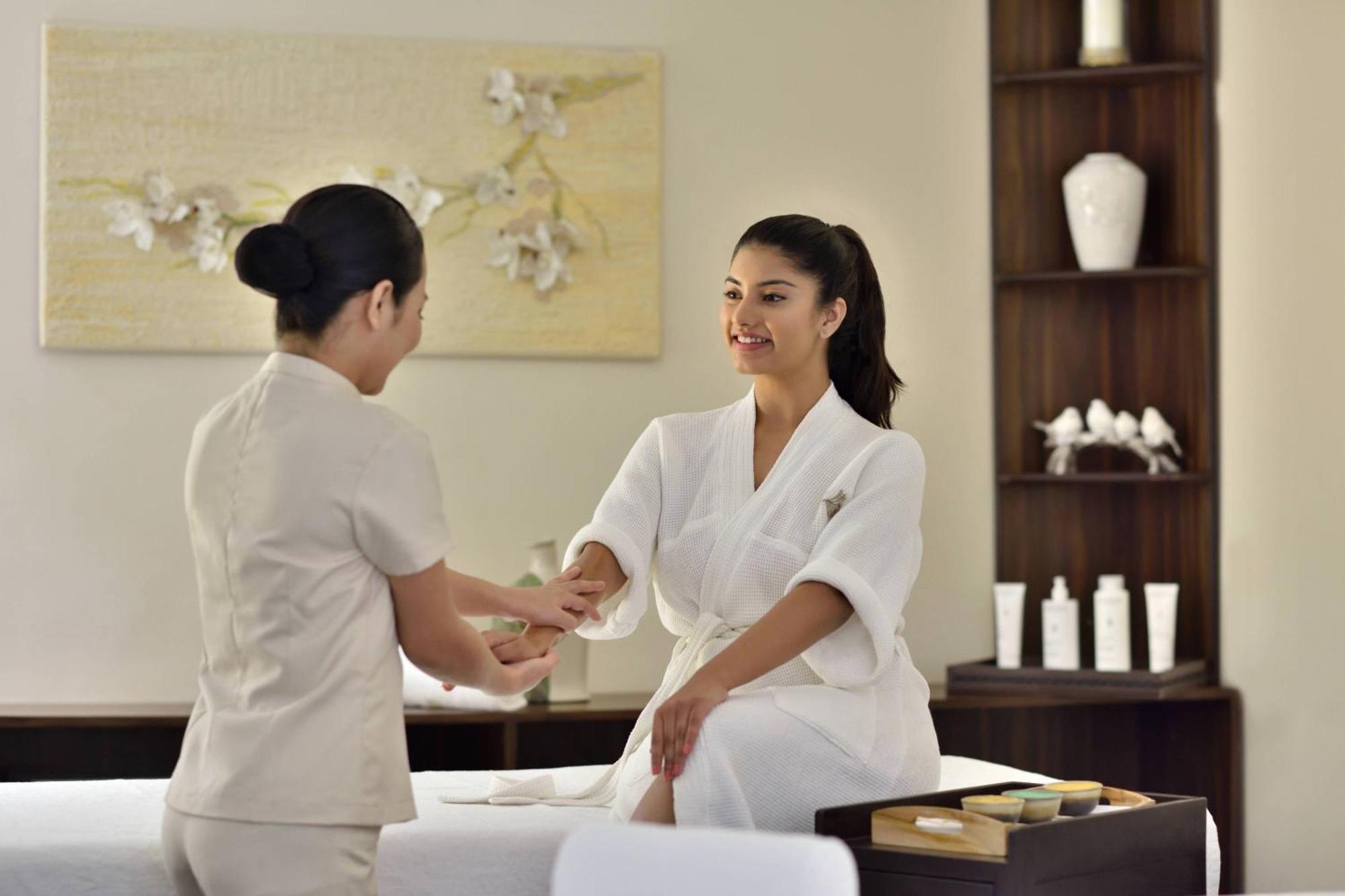 Jaipur Marriott Hotel Luaran gambar A spa treatment