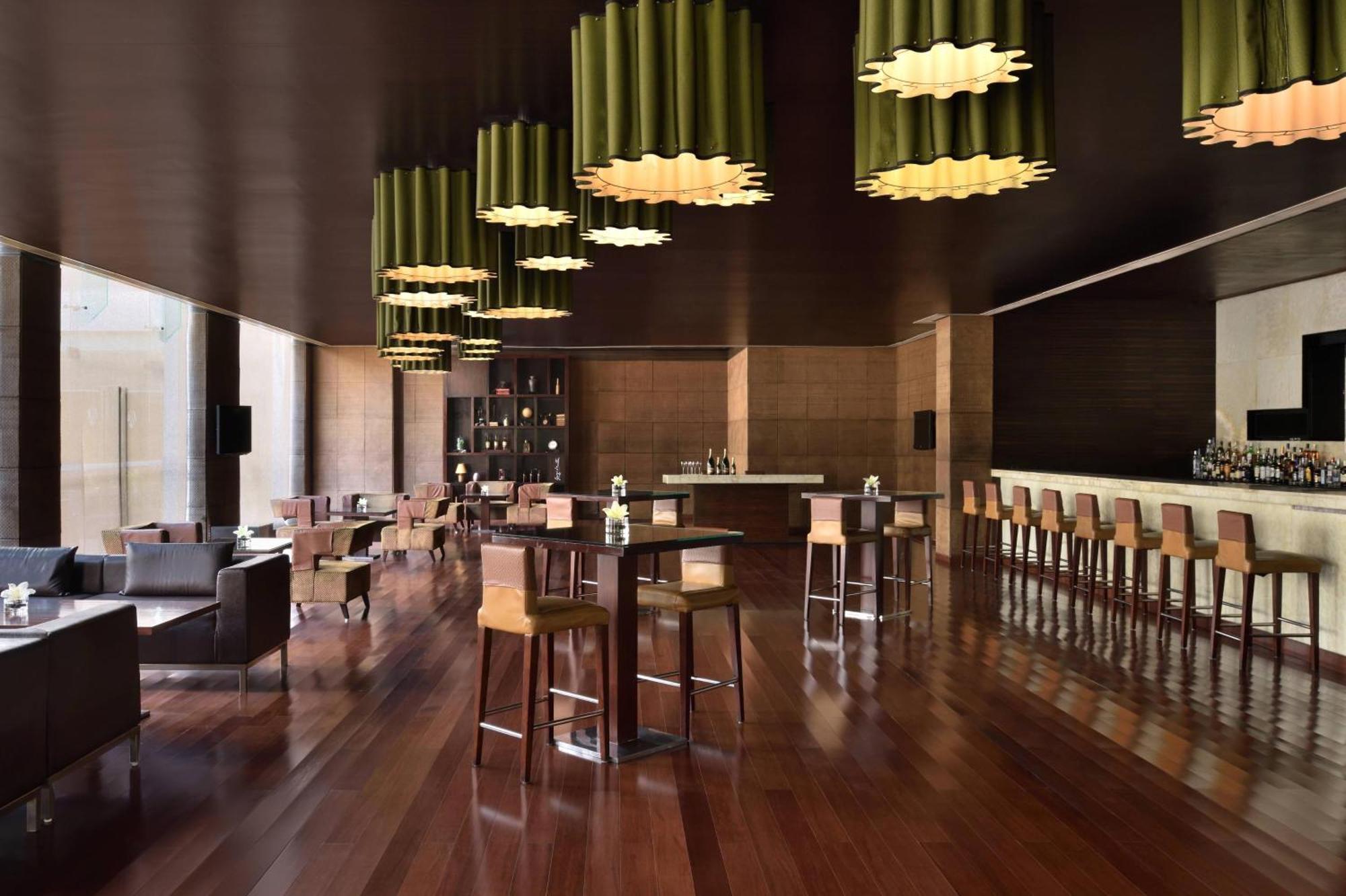 Jaipur Marriott Hotel Luaran gambar The Lounge at the airport