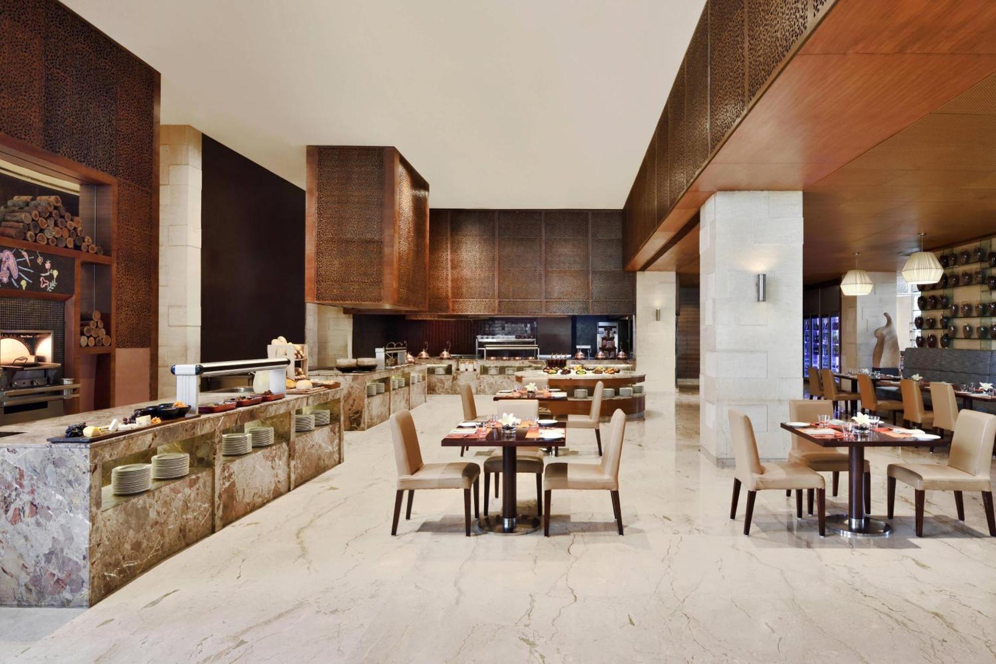Jaipur Marriott Hotel Luaran gambar The restaurant