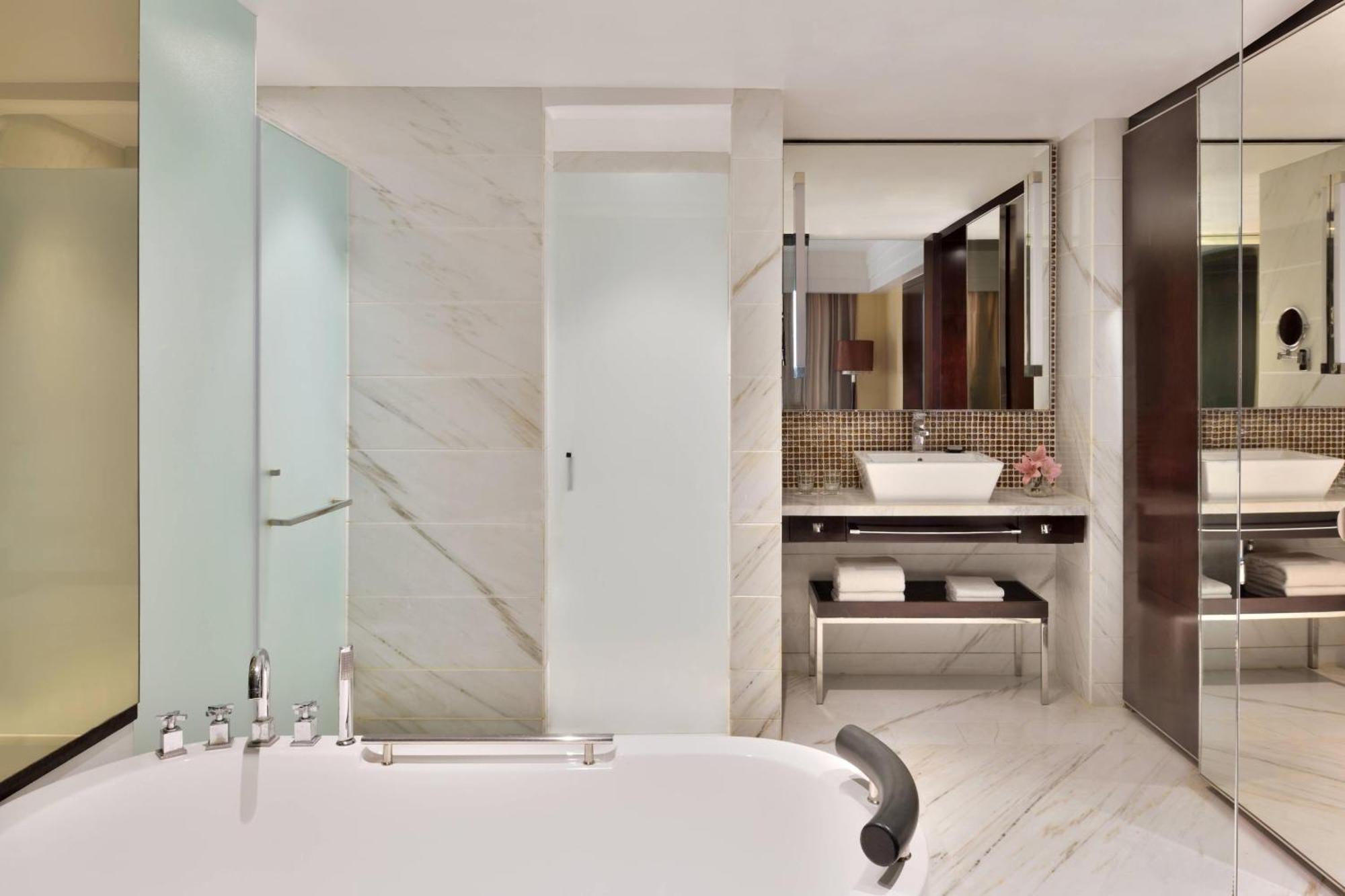 Jaipur Marriott Hotel Luaran gambar Bathroom