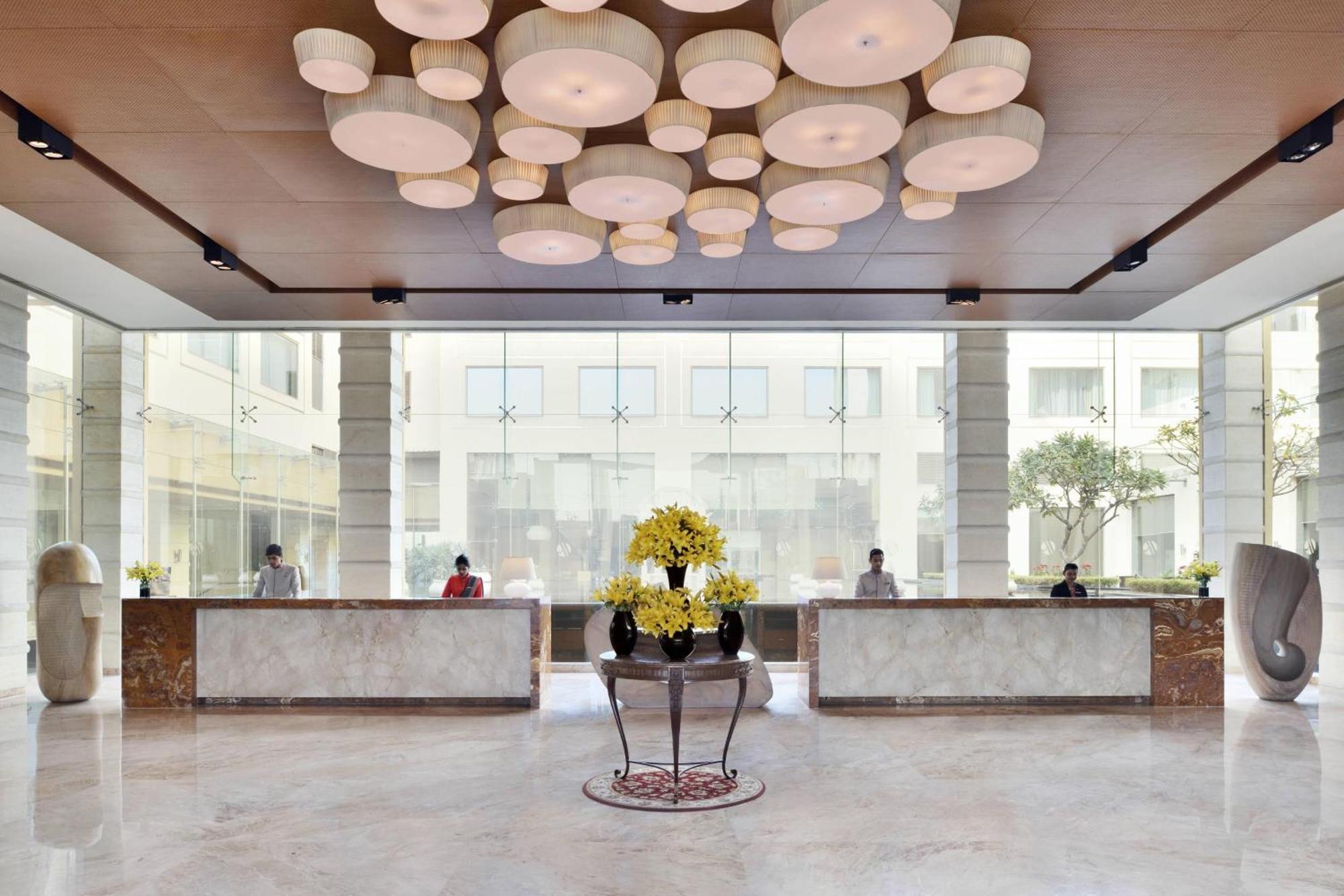 Jaipur Marriott Hotel Luaran gambar The lobby of the hotel