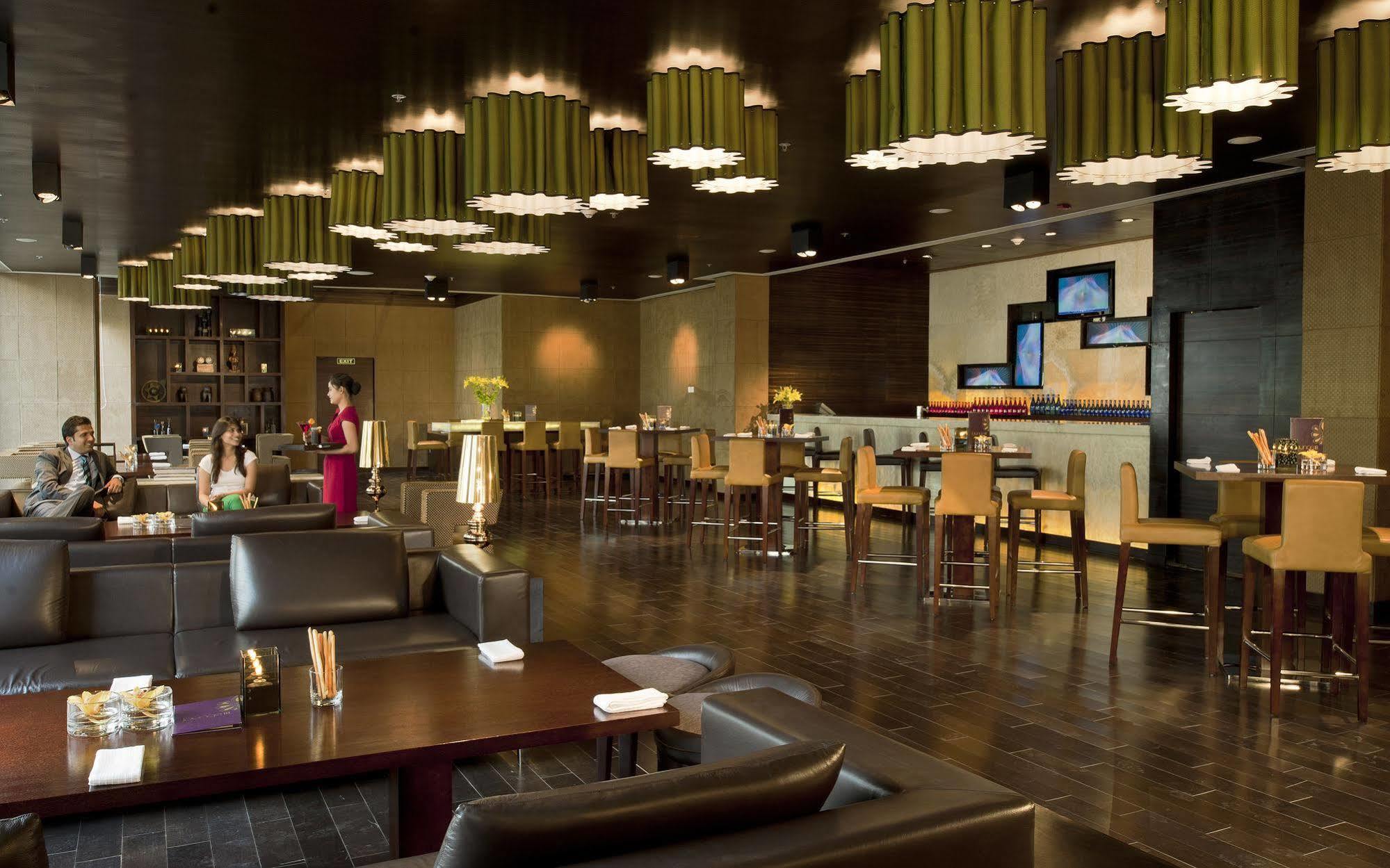Jaipur Marriott Hotel Luaran gambar The interior of the lounge